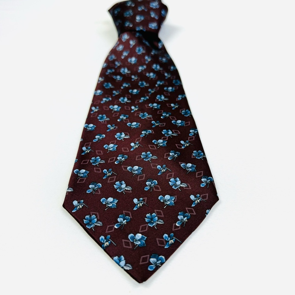 Geoffrey Beene 100% Italian Silk Floral Necktie